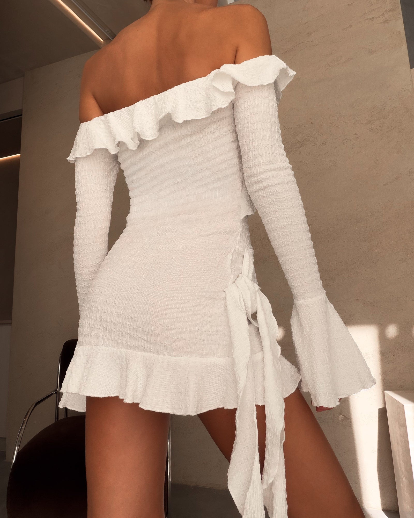 Valeria | Vestido mini con hombros al aire